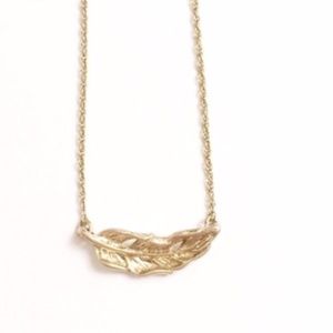 Chloe + Isabel Sculpted Feather Pendant Necklace